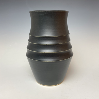 Maniulit Black Vase